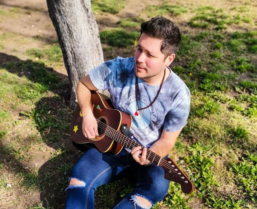 Diego Alonso nos cautiva con su nuevo y conmovedor single “ Él y su guitarra»